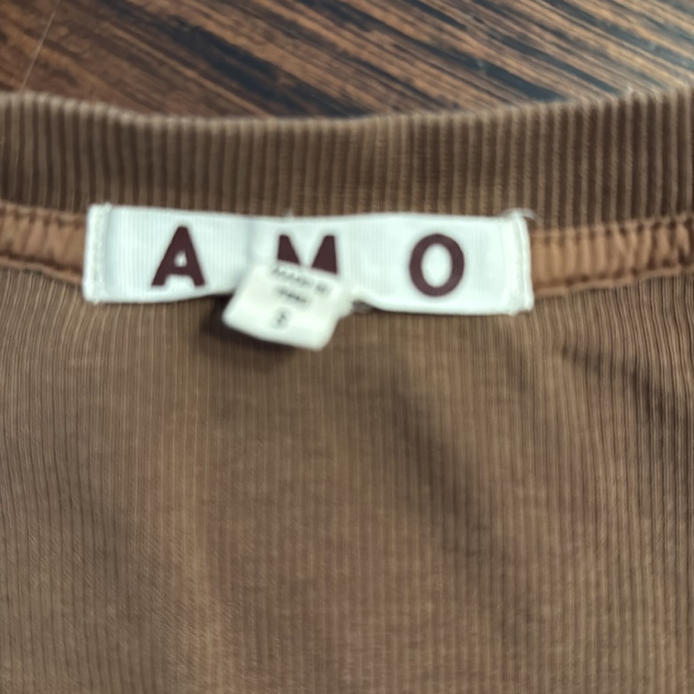 AMO Brown Ribbed Top - Picture 2 of 2